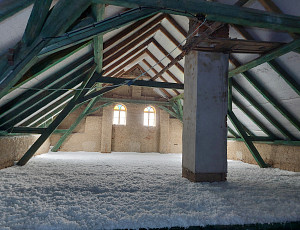 Zateplení stropu zděného rodinného domu pomocí foukané izolace